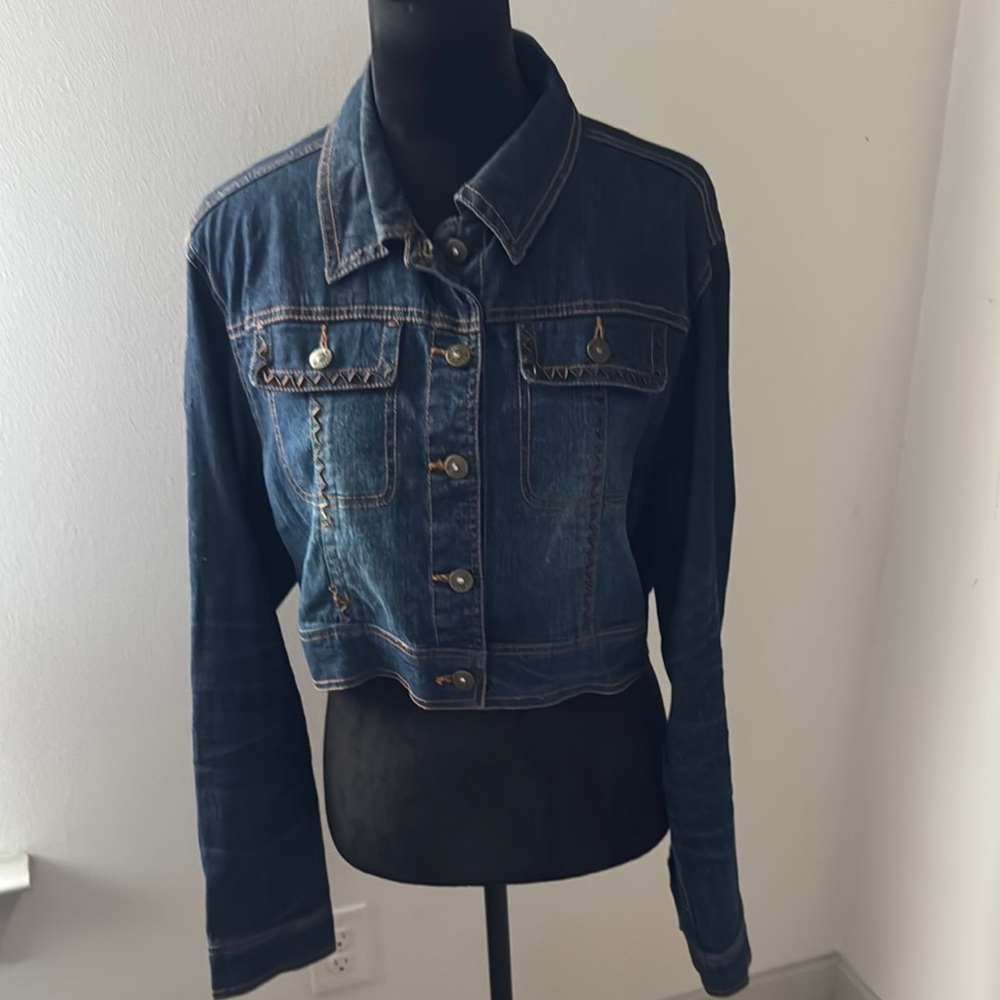 Vezucci‎ embellished cropped dark wash jean jacket sz L